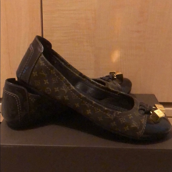 LOUIS VUITTON DICE MONOGRAM FLATS - Picture 1 of 3